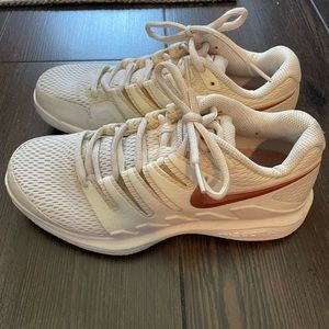 Nike Zoom Women’s Tennis Sneakers